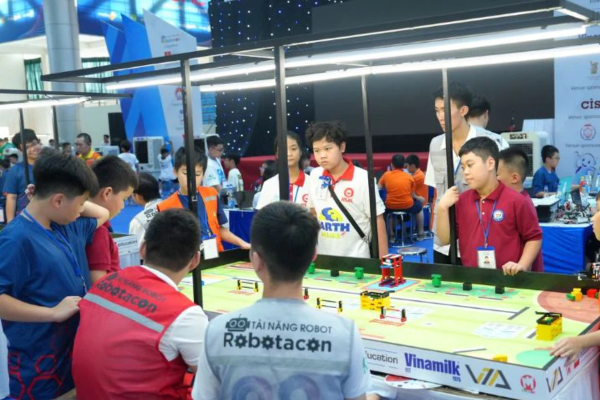 Khám Phá Robotics – Bé Học Sáng Tạo Từ Mảnh Ghép Đầu Tiên